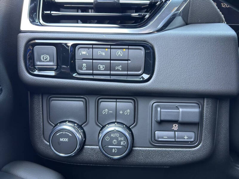 2025 GMC Yukon Elevation