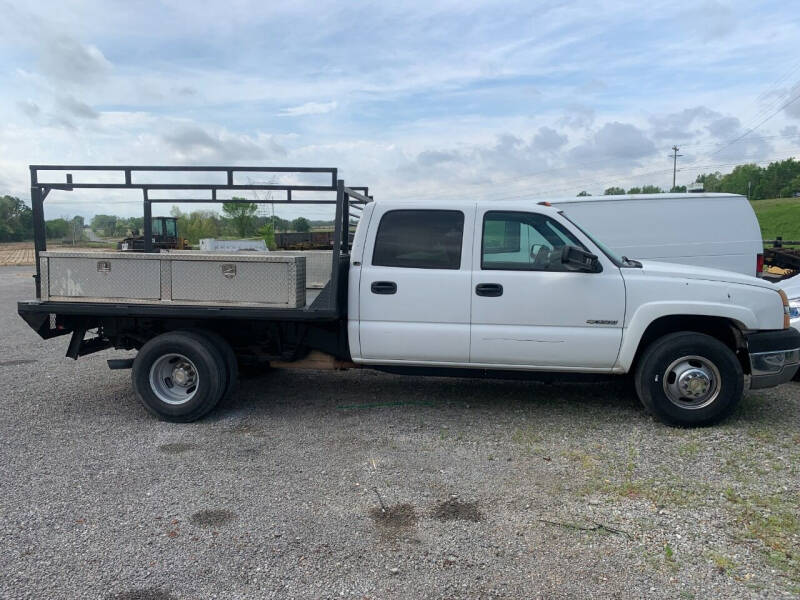 2004 Chevrolet Silverado 3500 LS photo 3