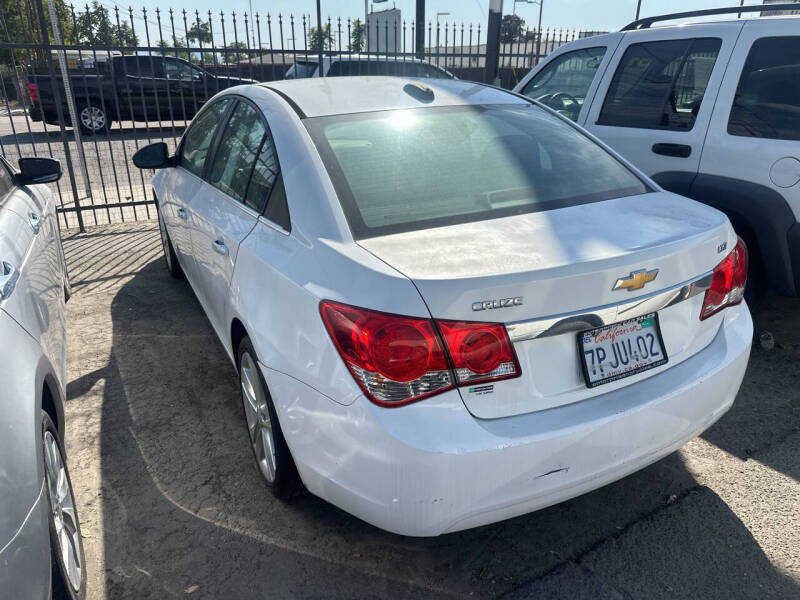 2016 Chevrolet Cruze Limited LTZ photo 3