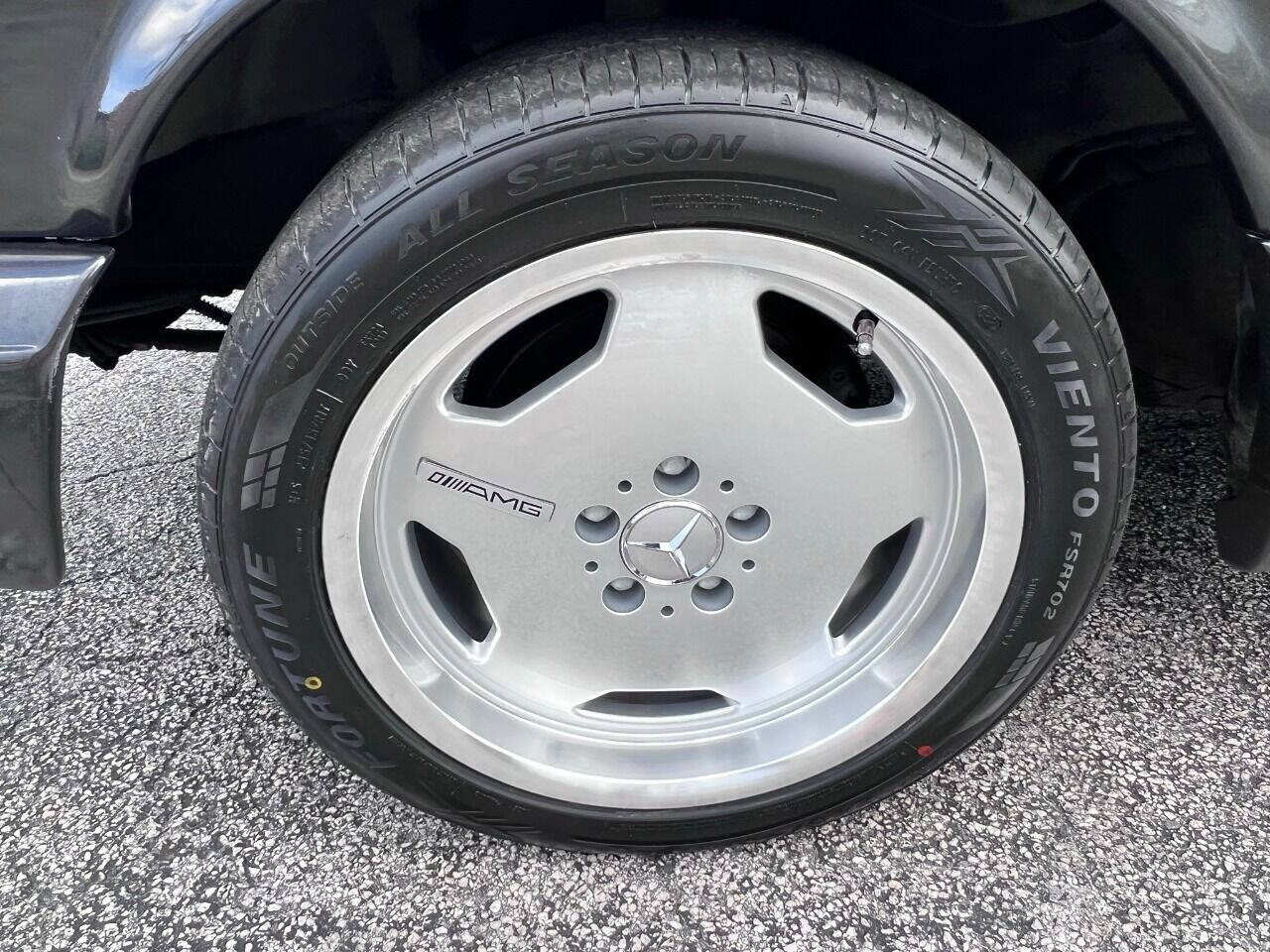 1991 Mercedes-Benz 560-Class  - $11,900