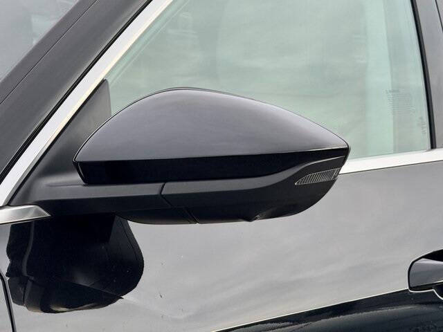 2024 Audi Q8 e-tron quattro Premium Plus