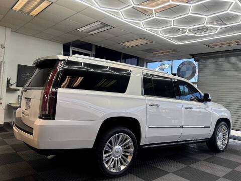 2017 Cadillac Escalade ESV Platinum