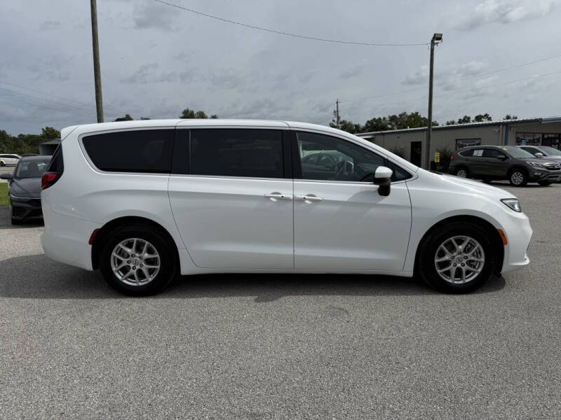 2023 Chrysler Pacifica Touring