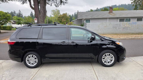 2017 Toyota Sienna XLE 8-Passenger
