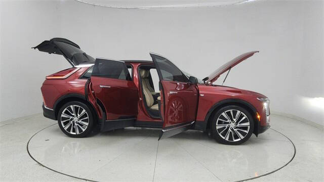 2025 Cadillac LYRIQ Luxury 3