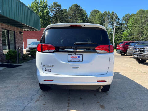 2024 Chrysler Voyager LX