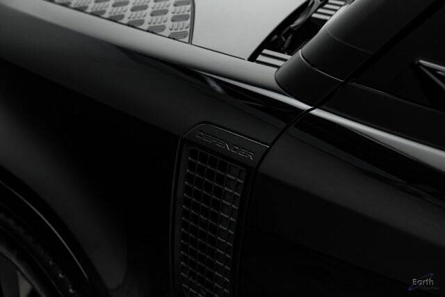 2024 Land Rover Defender 130 P400 X-Dynamic SE