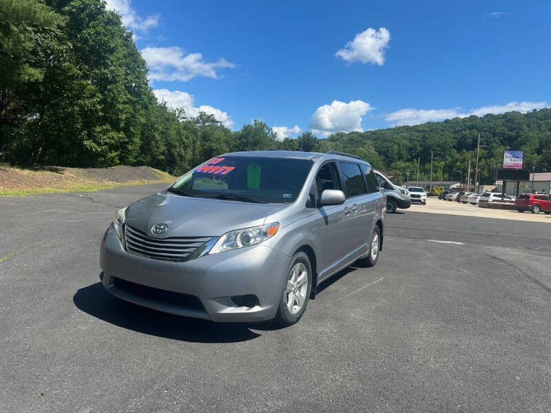 2017 Toyota Sienna LE 8-Passenger