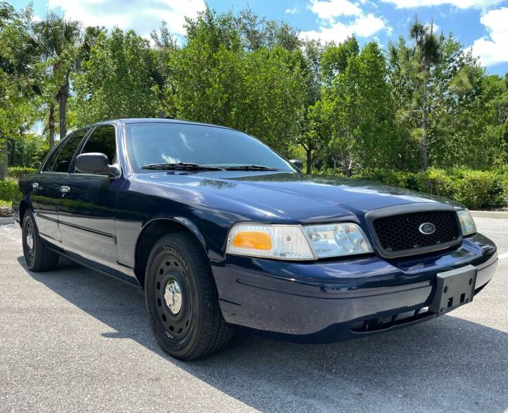2005 Ford Crown Victoria for sale at Luxe Motors in Fort Myers FL