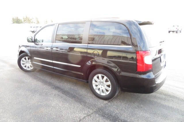 2016 Chrysler Town and Country Touring