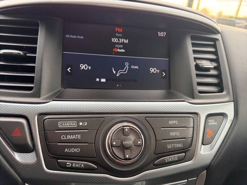 2017 Nissan Pathfinder SL