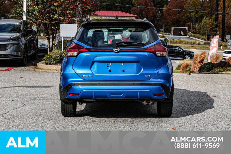 2022 Nissan Kicks SR