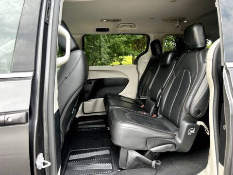 2017 Chrysler Pacifica Touring-L