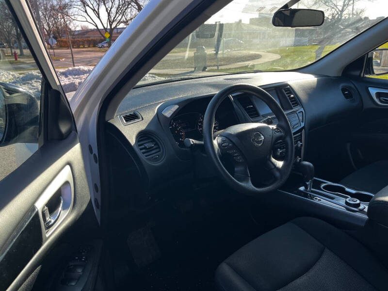 2017 Nissan Pathfinder SV