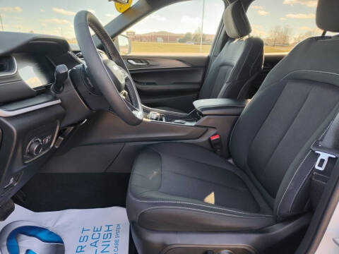 2025 Jeep Grand Cherokee L Laredo