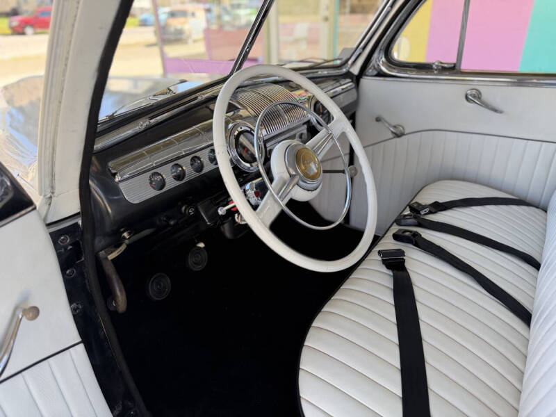 1948 Ford Super Deluxe