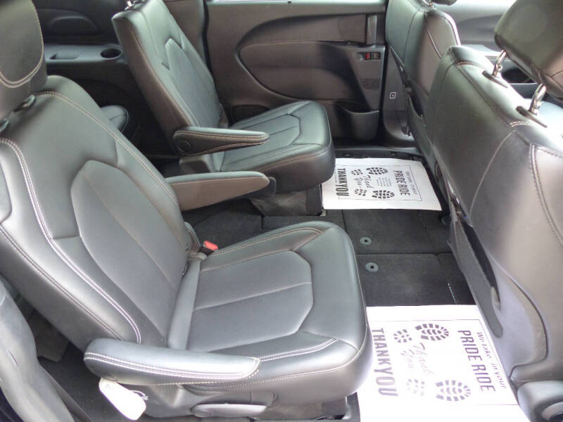 2025 Chrysler Pacifica Select