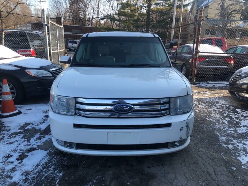 2009 Ford Flex for sale at Six Brothers Mega Lot in Youngstown OH