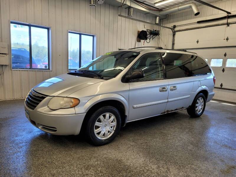 2006 Chrysler Town and Country for sale at Sand's Auto Sales in Cambridge MN