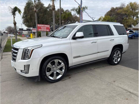 2018 Cadillac Escalade for sale at Dealers Choice Inc in Farmersville CA