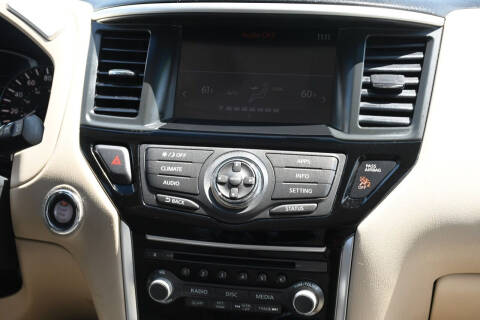 2017 Nissan Pathfinder SV