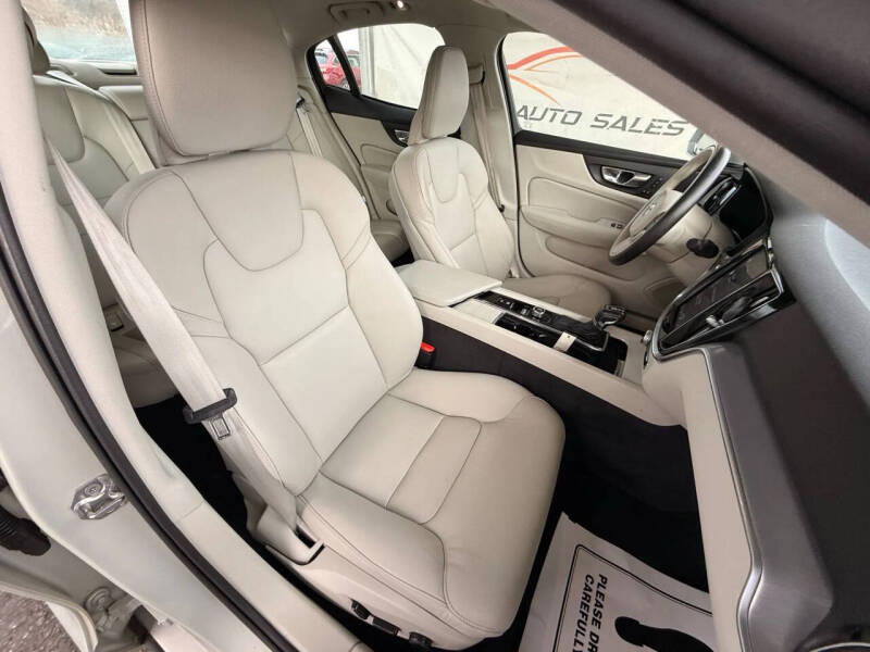 2019 Volvo S60 T6 Momentum