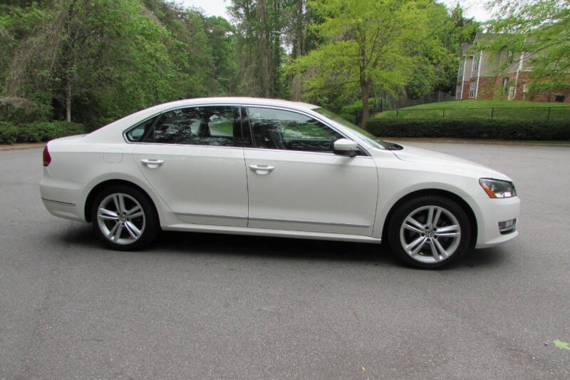 2014 Volkswagen Passat SEL Premium photo 8