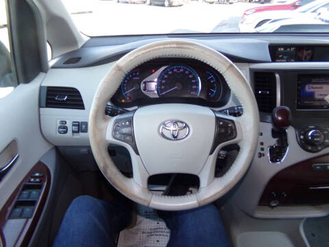 2011 Toyota Sienna XLE 7-Passenger Auto Access Seat