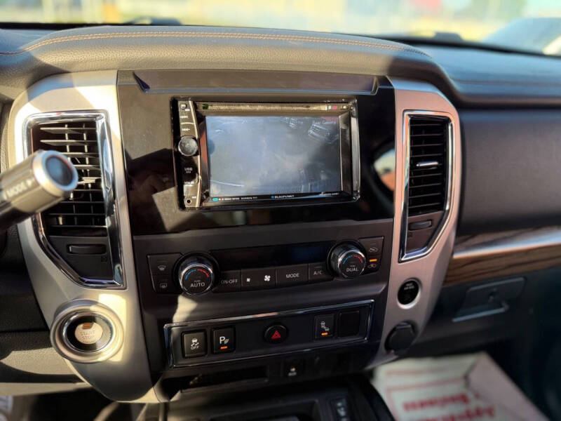 2017 Nissan Titan SL