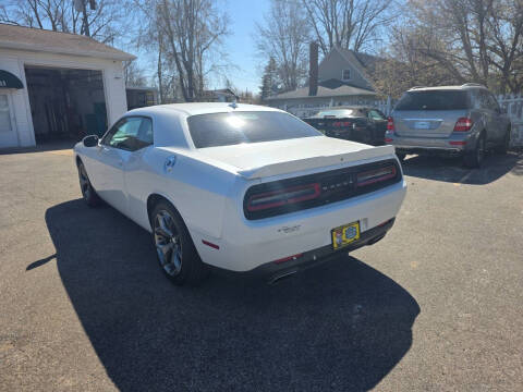 2016 Dodge Challenger SXT Plus