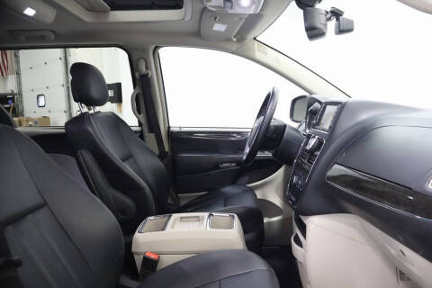 2016 Chrysler Town and Country Touring-L