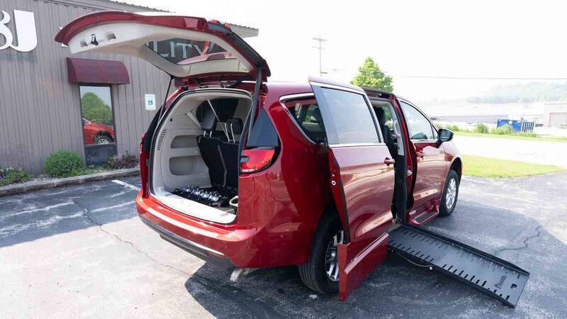 Used 2024 Chrysler Pacifica Touring L with VIN 2C4RC1BG1RR173592 for sale in Valders, WI