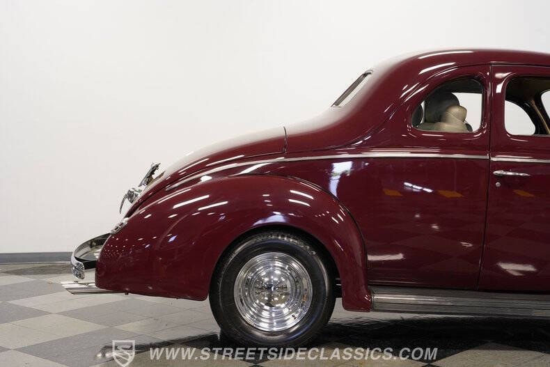 1940 Ford Deluxe