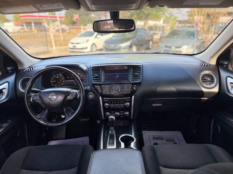 2019 Nissan Pathfinder SV