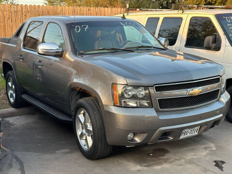 2007 Chevrolet Avalanche for sale at Buy-Fast Autos in Houston TX