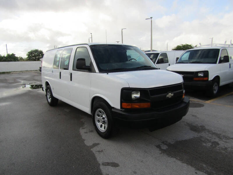 2014 Chevrolet Express Cargo Work Van photo 4