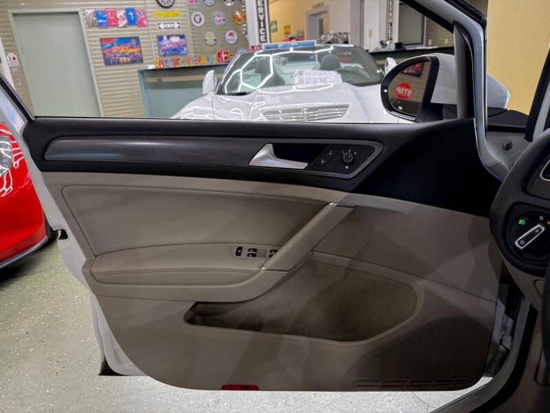 2018 Volkswagen Golf TSI SE