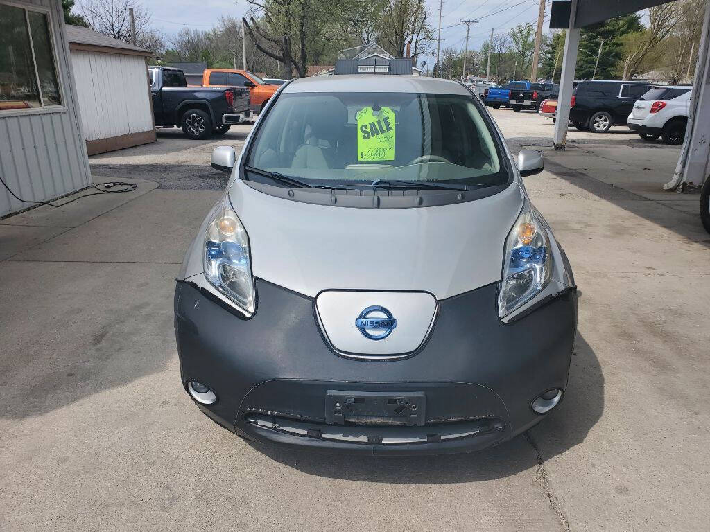 Silver 2011 Nissan LEAF SV SV 4dr Hatchback 2