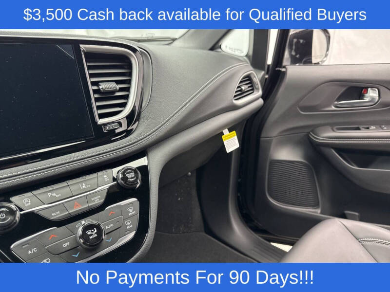 2026 Chrysler Pacifica Select