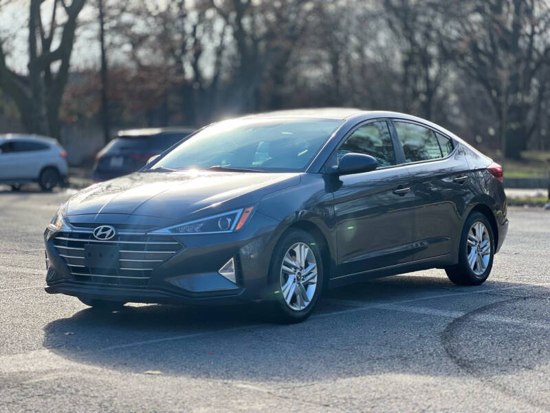 Hyundai Elantra's photo