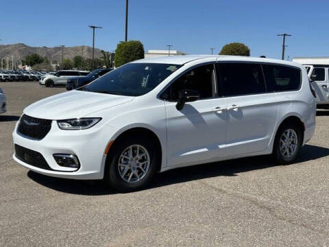 2026 Chrysler Pacifica Select