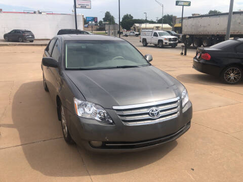 2005 Toyota Avalon for sale at NORTHWEST MOTORS in Enid OK