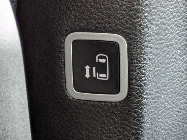 2025 Chrysler Voyager LX