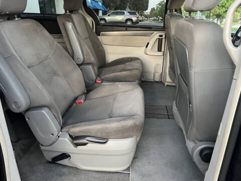 2009 Volkswagen Routan SE