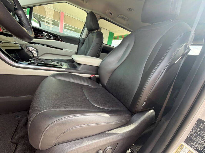 2024 Kia Carnival EX