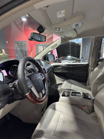 2013 Chrysler Town and Country Touring