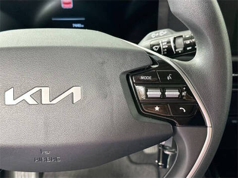 2024 Kia Niro LX