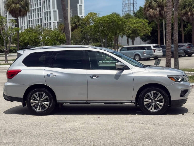 2017 Nissan Pathfinder SL