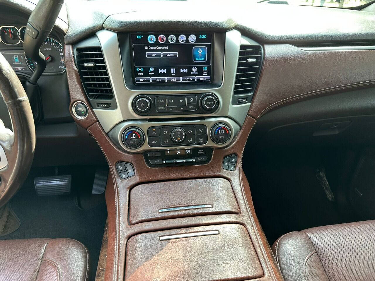 2016 CHEVROLET Suburban SUV / Crossover - $23,995