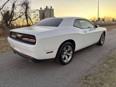 2016 Dodge Challenger SXT